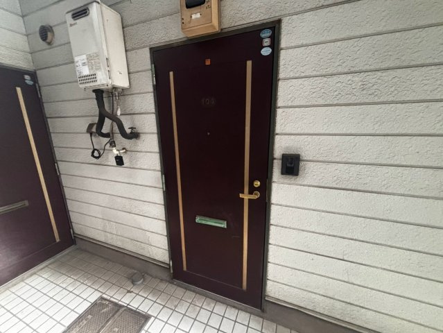 メゾン芝の玄関