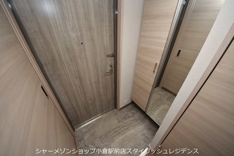 アクシオ三萩野Ⅱの玄関