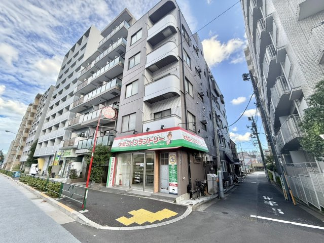 カーサ安田の外観|2026.08.07撮影

現地ご見学希望・資料請求などお気軽にお問い合わせ下さい！
03-5990-5201