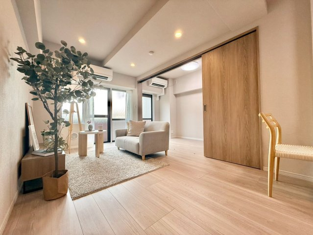 カーサ安田の居間・リビング|※施工例

現地ご見学希望・資料請求などお気軽にお問い合わせ下さい！
03-5990-5201
