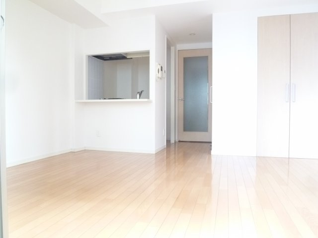 コーポYAHATAナンバ元町の居間・リビング