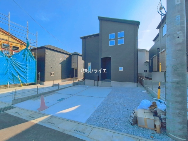 入間市高倉10期　全15棟　新築戸建　グラファーレの前面道路含む現地写真