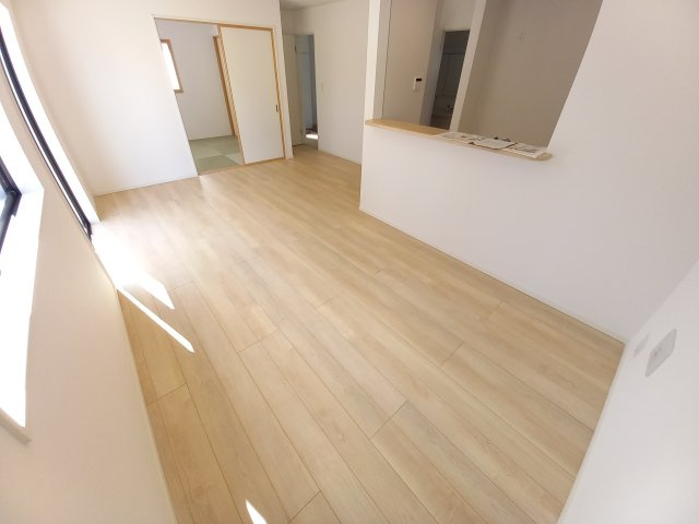 【若葉台第8　全1棟／】　◆庭付き◆収納スペース豊富◆の居間・リビング|同施工■□■リビングの写真です■□■　家族団らんの時間が増えそうなリビングですね。