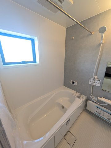 【常磐上湯長谷町第4】　デザイナーズ新築建売住宅　2号棟　新生活応援キャンペーン実施中！の浴室|◆ユニットバスの写真です◆　フルオート機能で、時間帯を気にせず、家族全員が暖かい湯船に浸かることができます。　一日の疲れを癒してくれそうですね♪