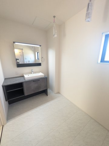 【常磐上湯長谷町第4】　デザイナーズ新築建売住宅　2号棟　新生活応援キャンペーン実施中！の和室|同施工◆和室の写真です◆　お泊りに来た親戚や来客時、ちょっと横になりたい時にあると便利です♪　和の雰囲気が心を落ち着かせてくれますね♪
