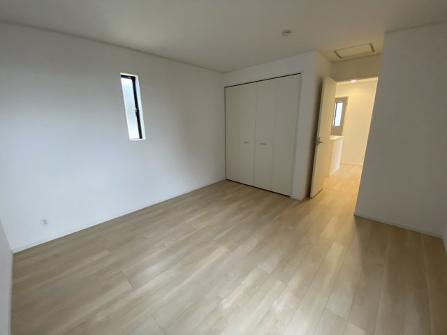 【いわき市小名浜大原第10／全3棟3号棟】　共働きの家族に住みやすい環境♪の洋室|同施工　■□■居室の写真です■□■　
使い勝手の良い間取りなので、ご家族の状況の変化にも耐えられますね。