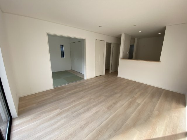 【いわき市泉町下川第9】　1号棟　※必ずもらえる選べるキャンペーン実施中！の居間・リビング|同施工■□■リビングの写真です■□■　広いリビングで快適に、ゆったりと過ごせますね♪