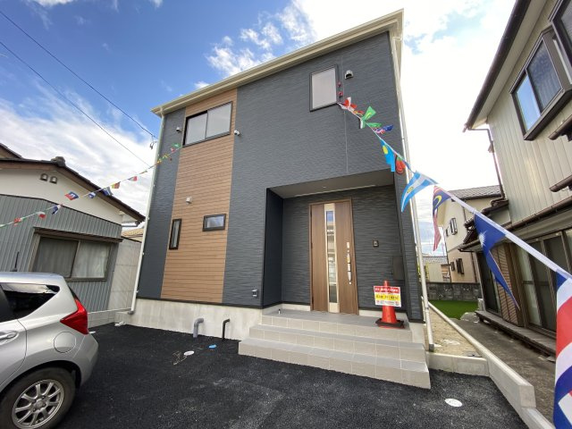 【いわき市泉町下川第9】　1号棟　※必ずもらえる選べるキャンペーン実施中！の前面道路含む現地写真|◆外壁仕上げ材は窯業系サイディング。裏面に付着した汚れが、雨水によって流れ落ちやすい「防汚機能付きサイディング」を採用。外壁の美しさが長持ちします♪