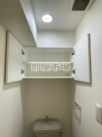 アイル秋葉原ノース弐番館のトイレ|上部収納