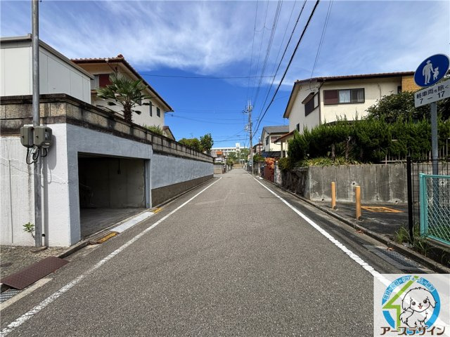大久保町高丘5丁目　戸建の前面道路含む現地写真