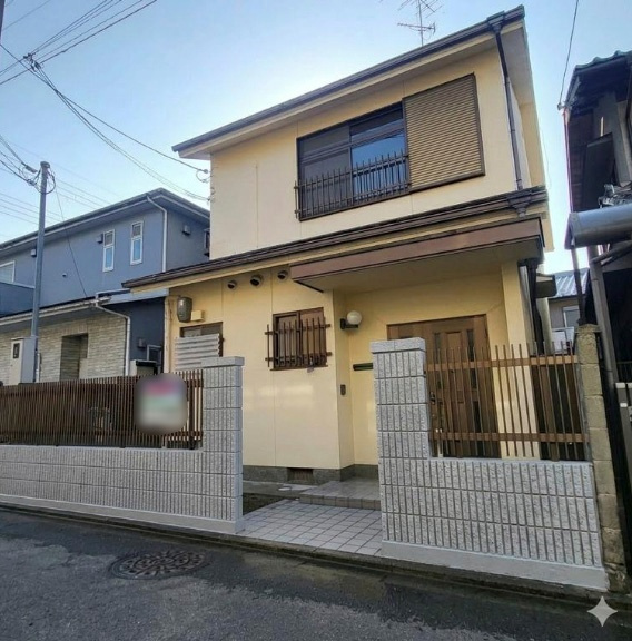 左・浄土寺上馬場町の外観