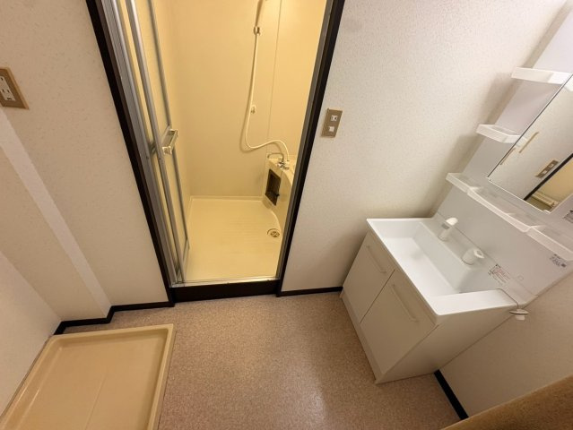 中根ビルの玄関