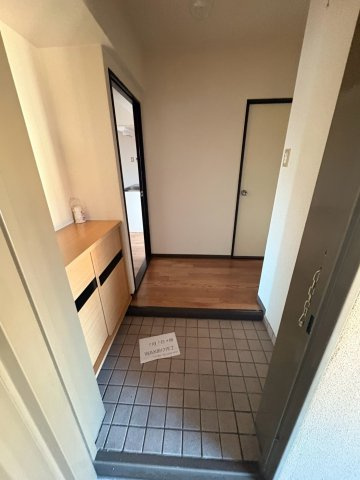 中根ビルの玄関