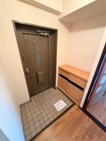 中根ビルの玄関