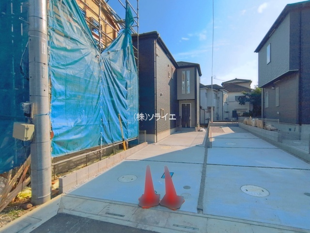 入間市高倉10期　全15棟　新築戸建　グラファーレの前面道路含む現地写真