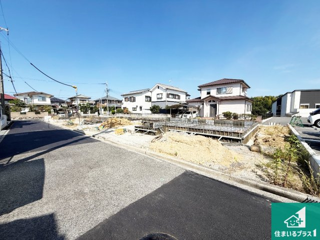 ◆岸和田市上松町　新築一戸建ての前面道路含む現地写真|周辺は落ち着いた街並みの住宅地！子育てがしやすい住環境です！まだ未完成ですが、現地でしかわからない事もございます。是非一度ご覧ください。