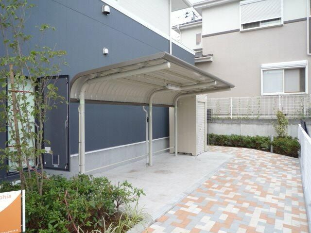鎌ケ谷市粟野のアパートのエントランス