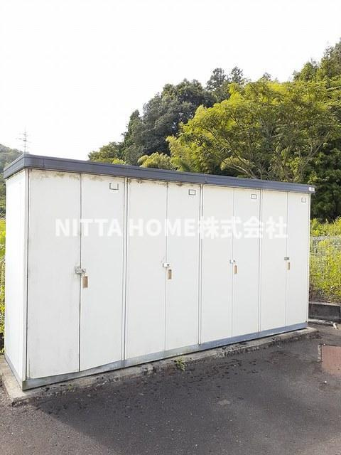 ヴィラージュＳｕｚｕＡのその他|スタットレスタイヤや大きな収納に便利な外部物置◎