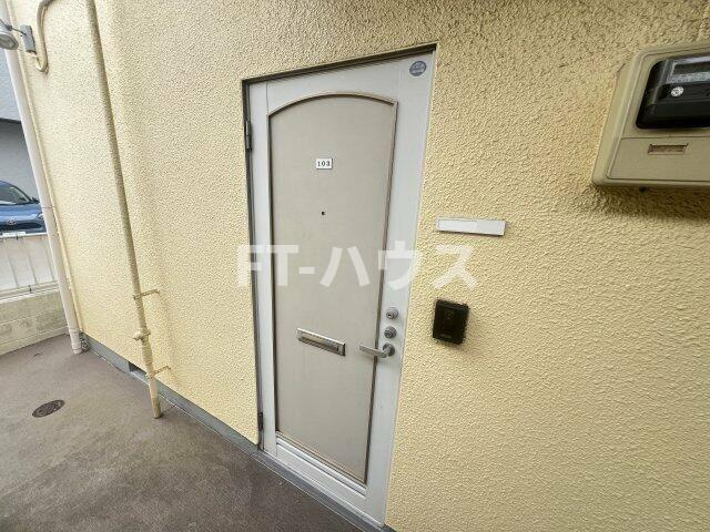 ステータス幕張の玄関