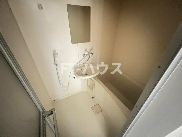 ステータス幕張の浴室
