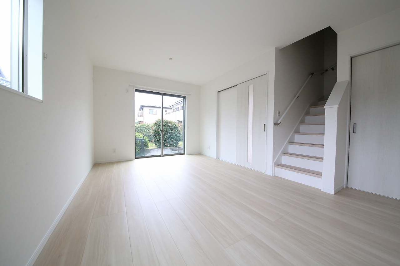 久喜市本町２丁目の一戸建ての居間・リビング