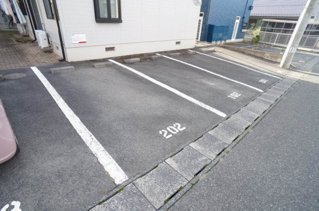 フォーブル加賀野の駐車場