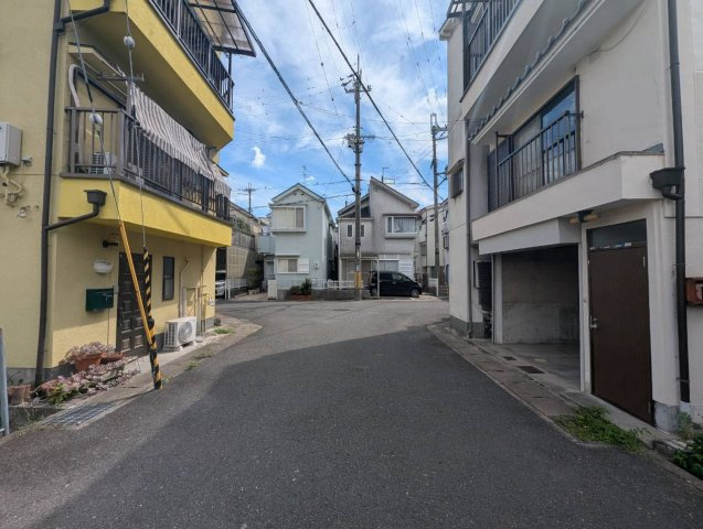 淀際目町の前面道路含む現地写真