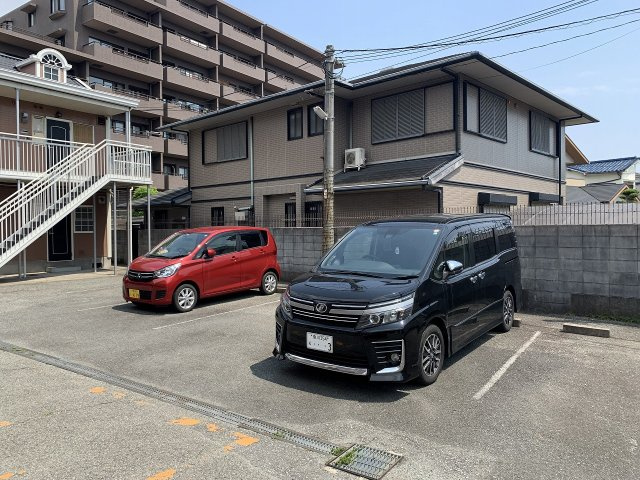 ラフィーネ曽根Ⅲの駐車場