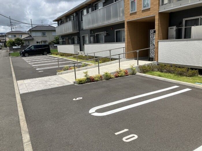 サンモンテの駐車場