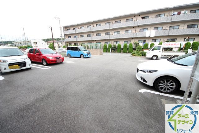 ポレール伊川　Ⅲの駐車場