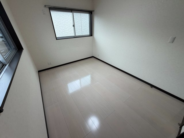【洋室】 | 中央区塩田町貸家