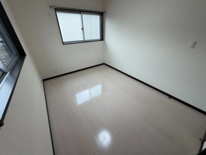 【洋室】 | 中央区塩田町貸家