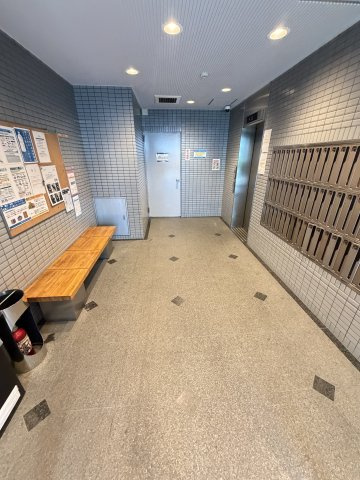 パインコート梅屋敷のロビー