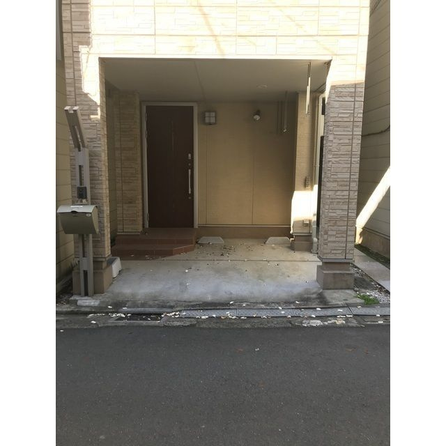 南麻布３丁目貸家の玄関