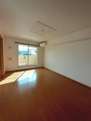 【居間・リビング】 | ノーブルＲ・Ｓ　Ａ2LDKTW | こちらの居間で趣味の時間をお楽しみください