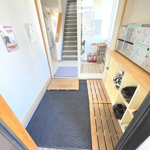 リジェ中島のエントランス