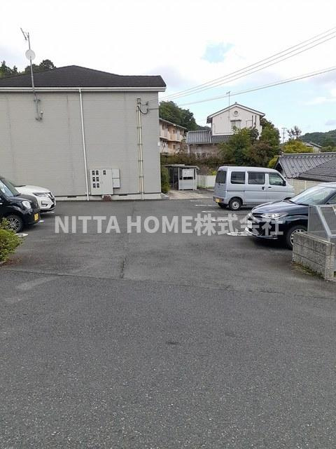 メゾン・サンリットの駐車場|敷地内駐車場です＊