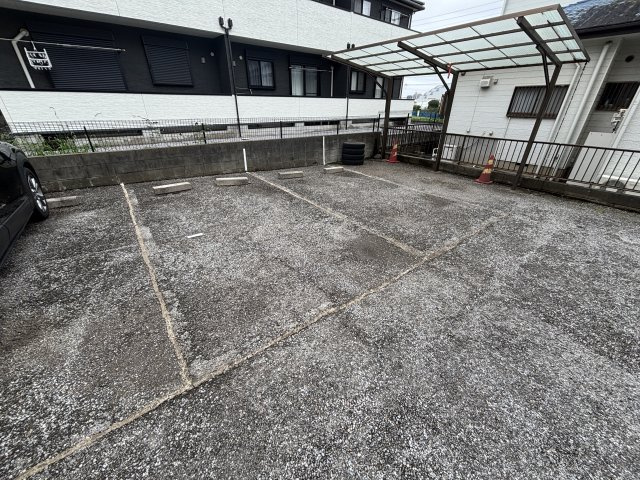見崎コーポの駐車場