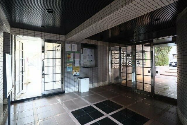 日神パレステージ本駒込のエントランス