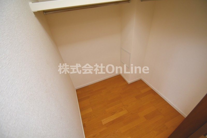 東大阪市御厨栄町１丁目の賃貸マンションの収納