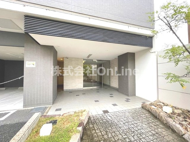 東大阪市御厨栄町１丁目の賃貸マンションのエントランス