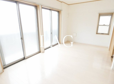 【居間・リビング】 | アムールライフタウン | 洋室のお部屋です。