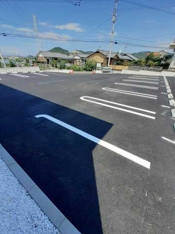 ラビアンローズの駐車場