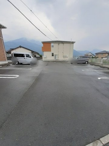 イリーデ・カーサⅡの駐車場