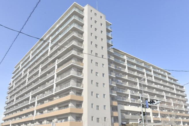 シンフォニーレジデンスの外観|◆JR東北本線・宇都宮線『東鷲宮』駅徒歩7分◆JR東北本線・宇都宮線『鷲宮』駅『久喜』駅まで車で10分◆総戸数268戸のビックコミュニティで子育て世代も安心の地域◆2023年大規模修繕工事完了済！