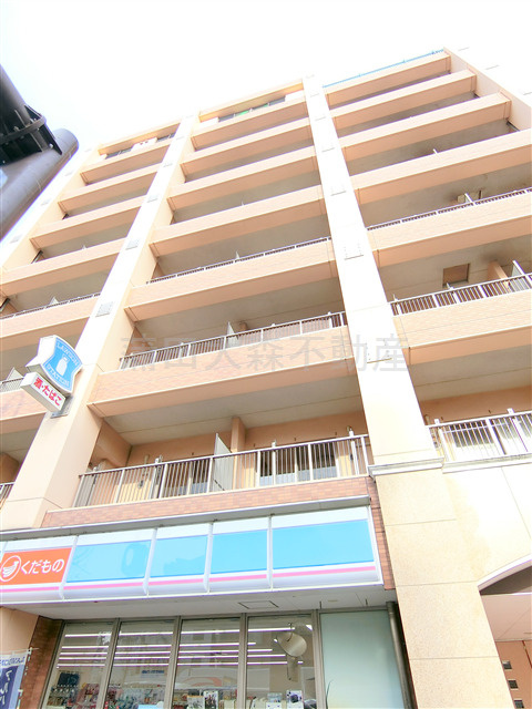 コスモリード羽田の外観|1階コンビニローソン！　RC鉄筋コンクリート造地上8階建て1K～3LDK総戸数38戸　2004年3月築の賃貸マンション　京急空港線大鳥居駅近の東京都大田区羽田1丁目