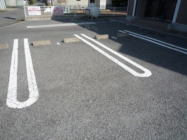 ジュエル・エスの駐車場