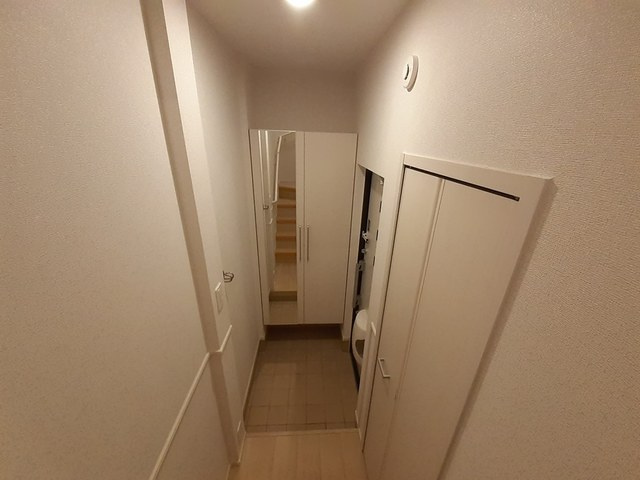 イーケー サングレースの玄関