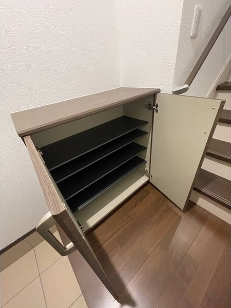 ひまわり荘の玄関