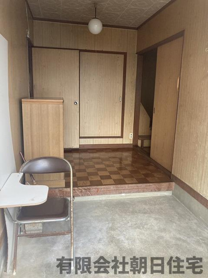 【玄関】 | 本庄町収益戸建 | 落ち着いた玄関です